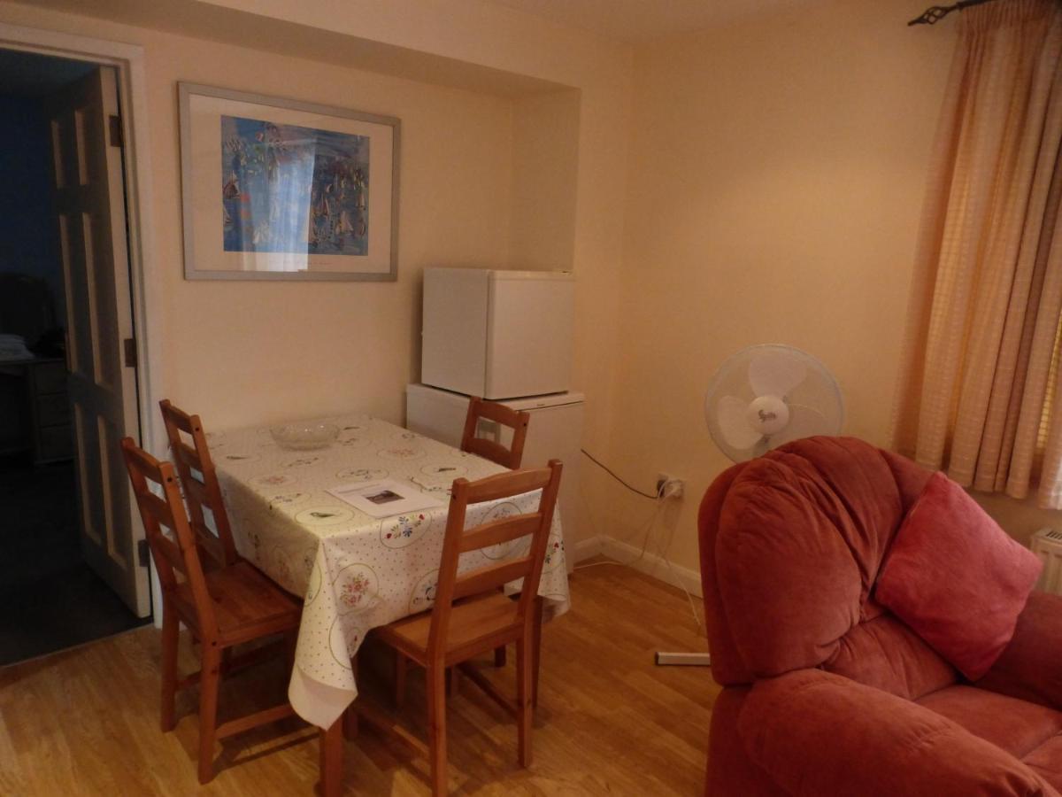 Self-Contained Private Apartment Барнет Екстериор снимка