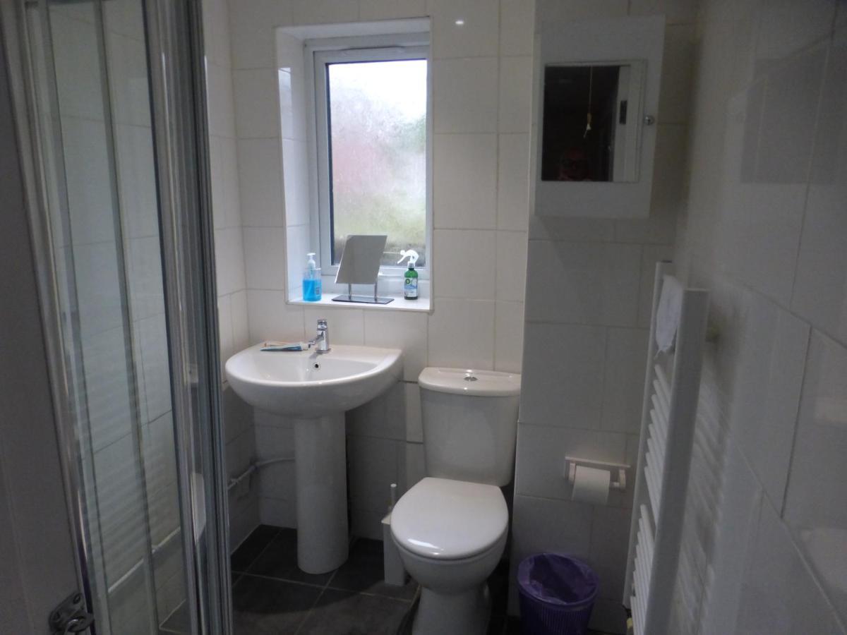 Self-Contained Private Apartment Барнет Екстериор снимка